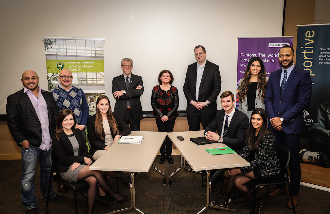 The Canadian National Negotiation Competition finalists, Osgoode Hall (right) and Robson Hall (left) with their coaches and judges. 